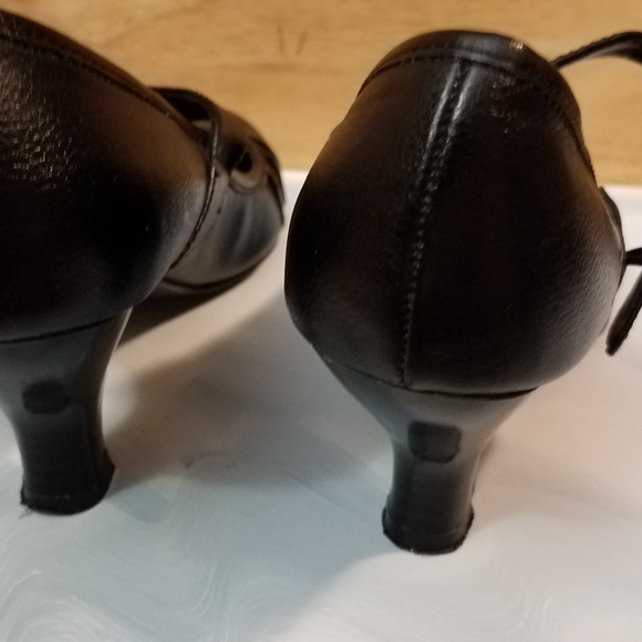 Pumps - Picture 2 of 6
